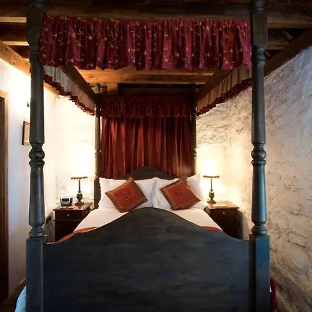 Medievl Tower Rentl For Unique Getwy Ner Glwy In Irelnd Holiday home