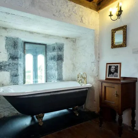 Medievl Tower Rentl For Unique Getwy Ner Glwy In Irelnd * Kilmaine