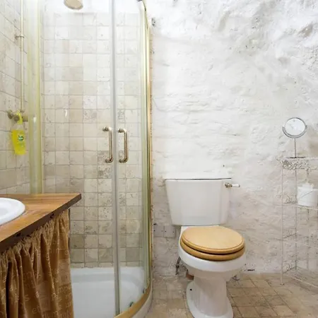 Holiday home Medievl Tower Rentl For Unique Getwy Ner Glwy In Irelnd Kilmaine