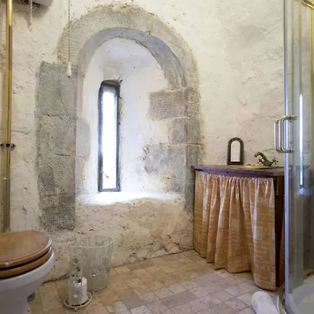 Medievl Tower Rentl For Unique Getwy Ner Glwy In Irelnd * Kilmaine