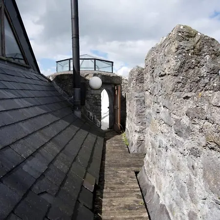 Holiday home Medievl Tower Rentl For Unique Getwy Ner Glwy In Irelnd Kilmaine